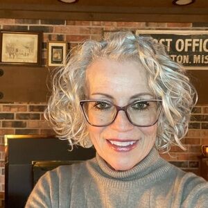 Meet your Posher, Lisa